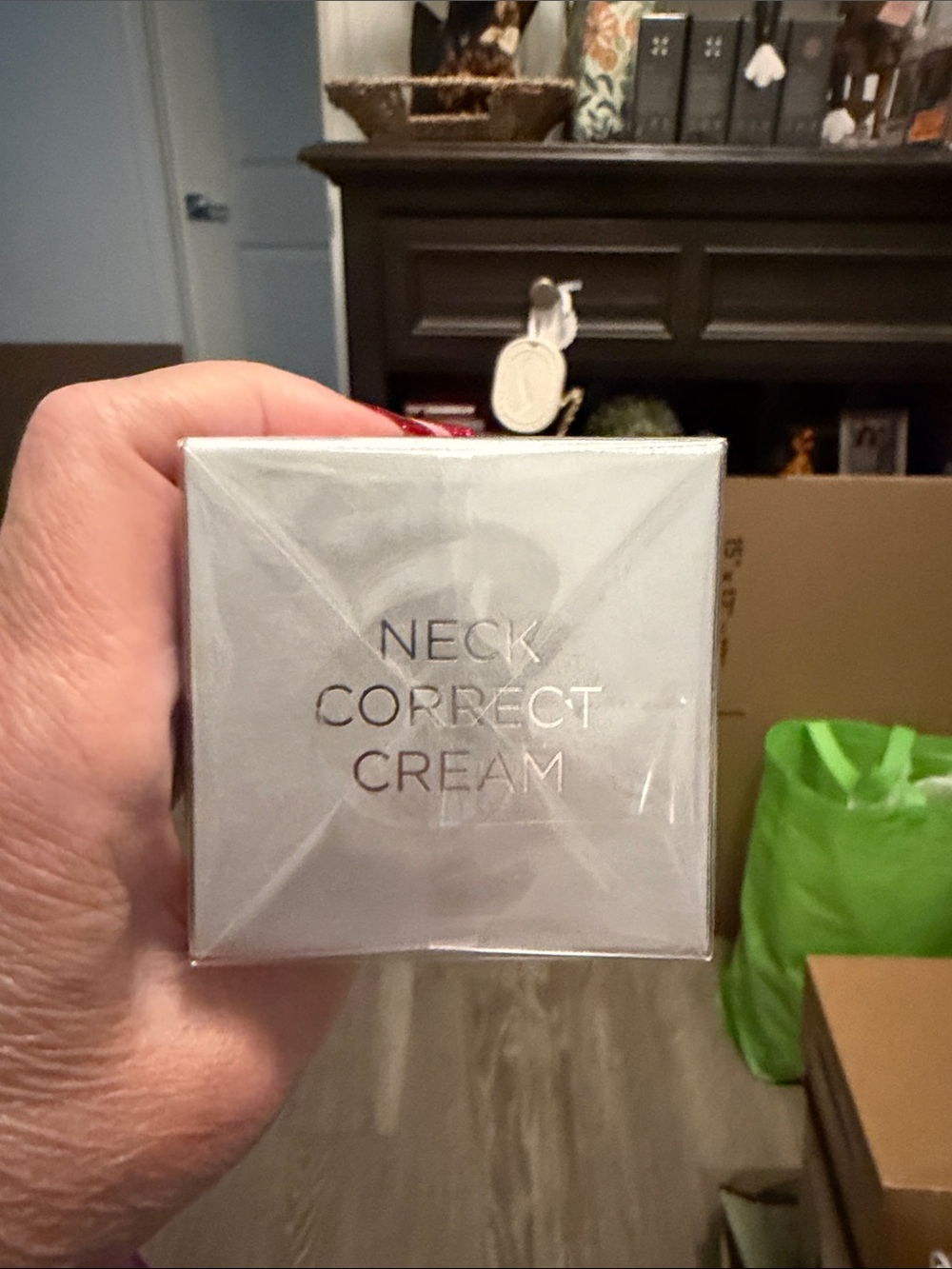 SkinMedica Neck Correct Neck and Décolleté Cream (2 oz / 56.7ml) - Picture 4 of 4